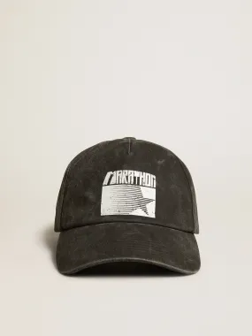 Anthracite gray cap with Marathon logo on the front