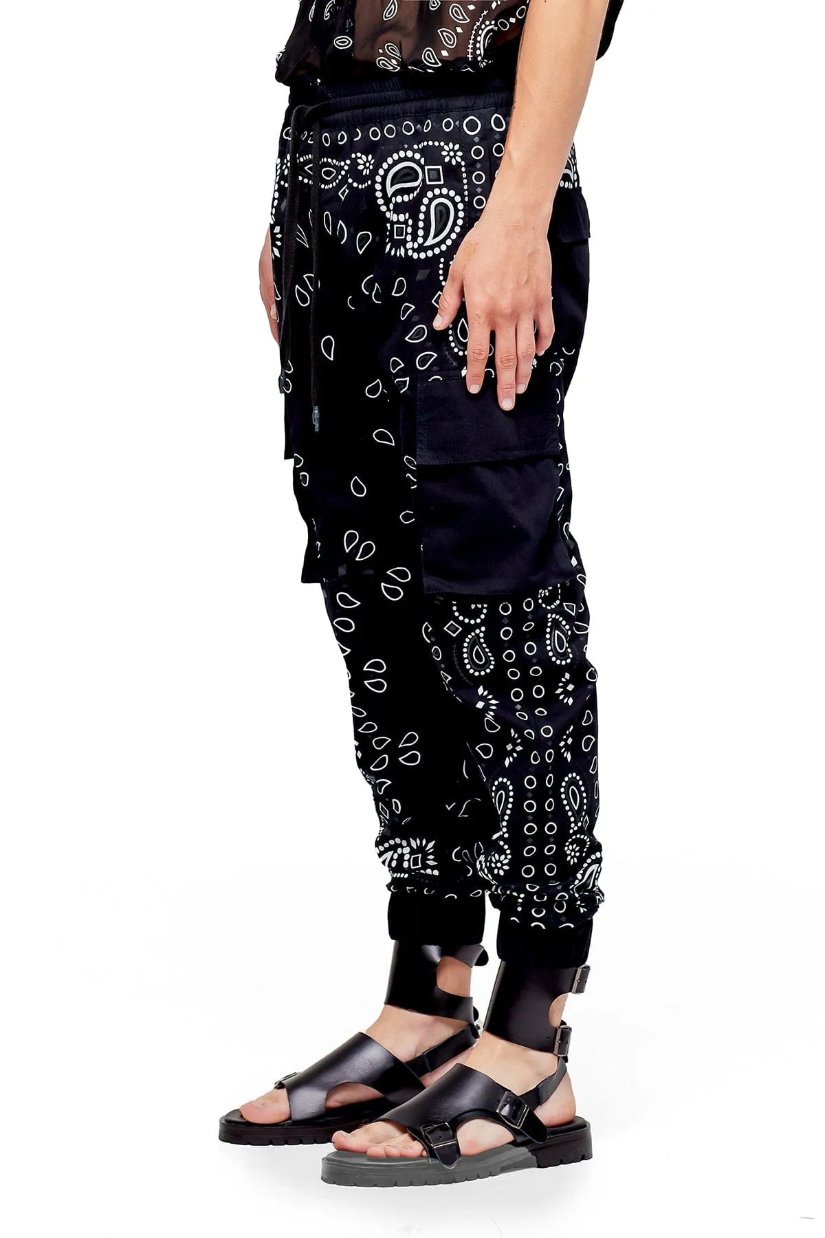 BANDANA CARGO PANTS IN BLACK