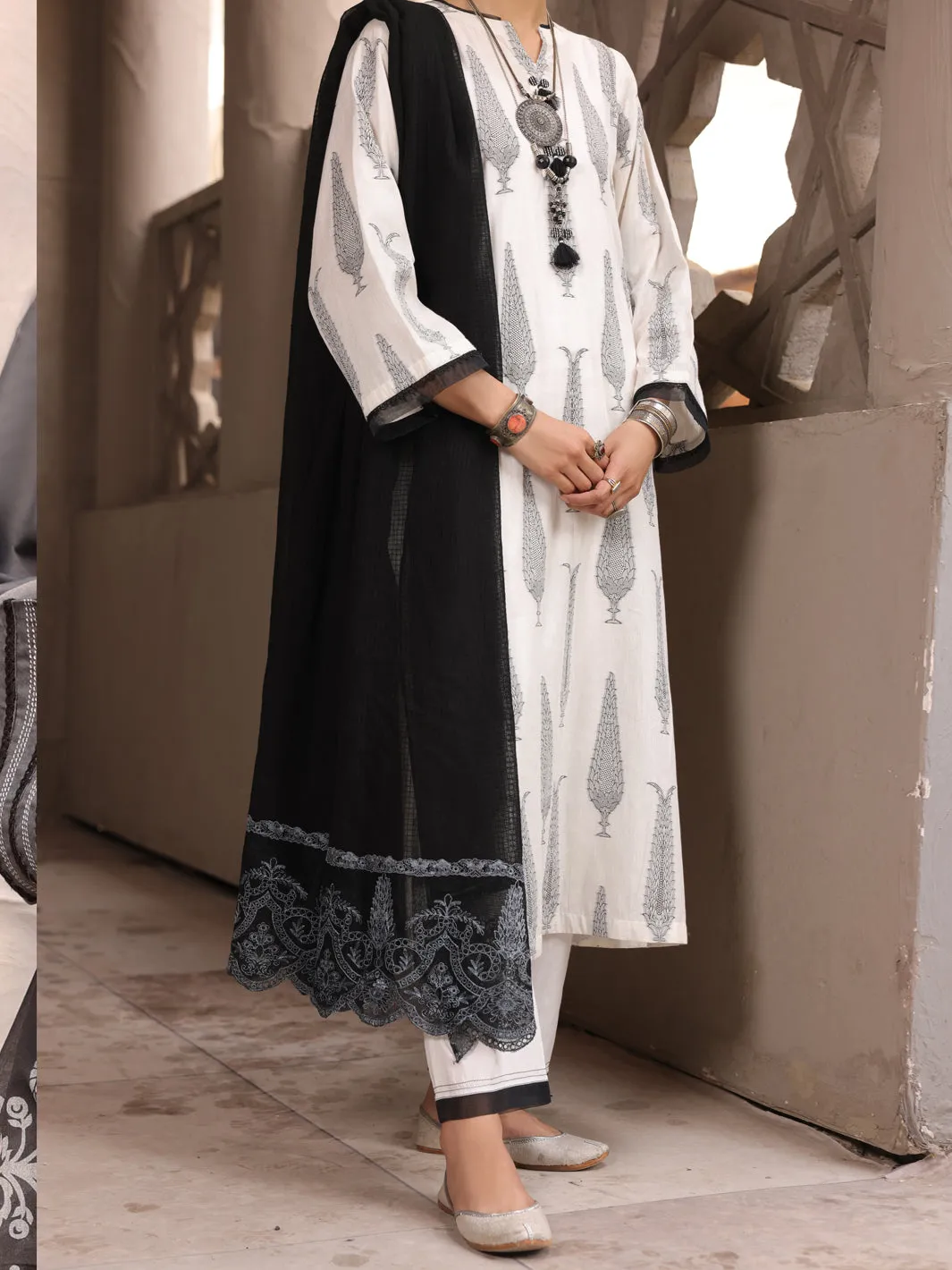 Black & White Jacquard 3 Piece Stitched - ALP-3PS-1634