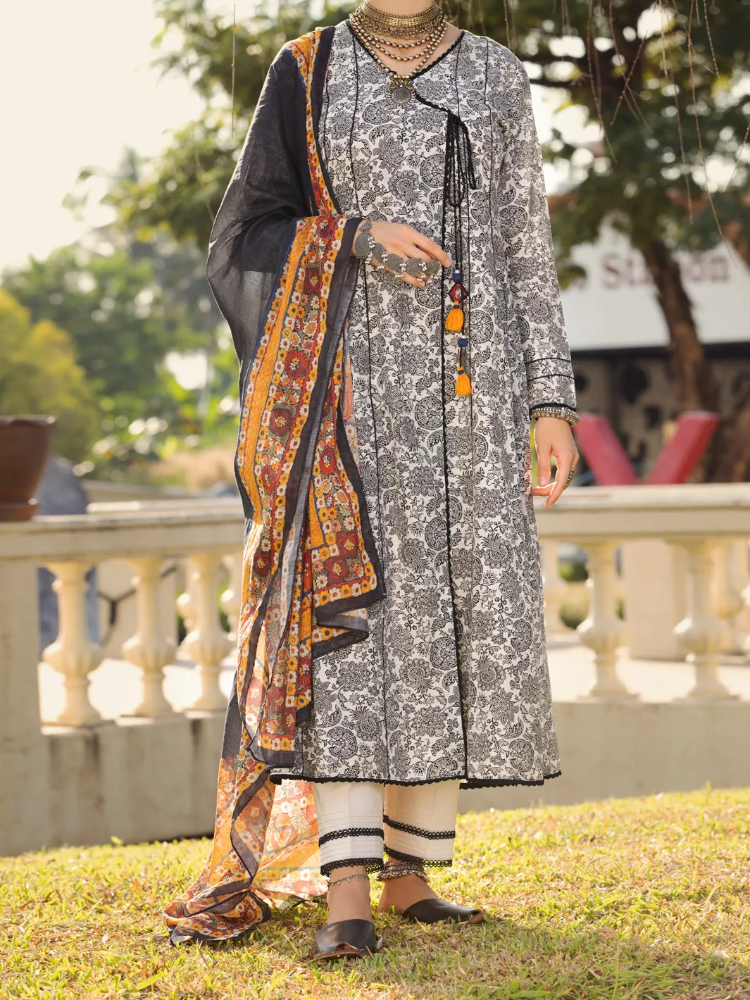 Black & White Lawn 3 Piece Stitched - ALP-3PS-1508