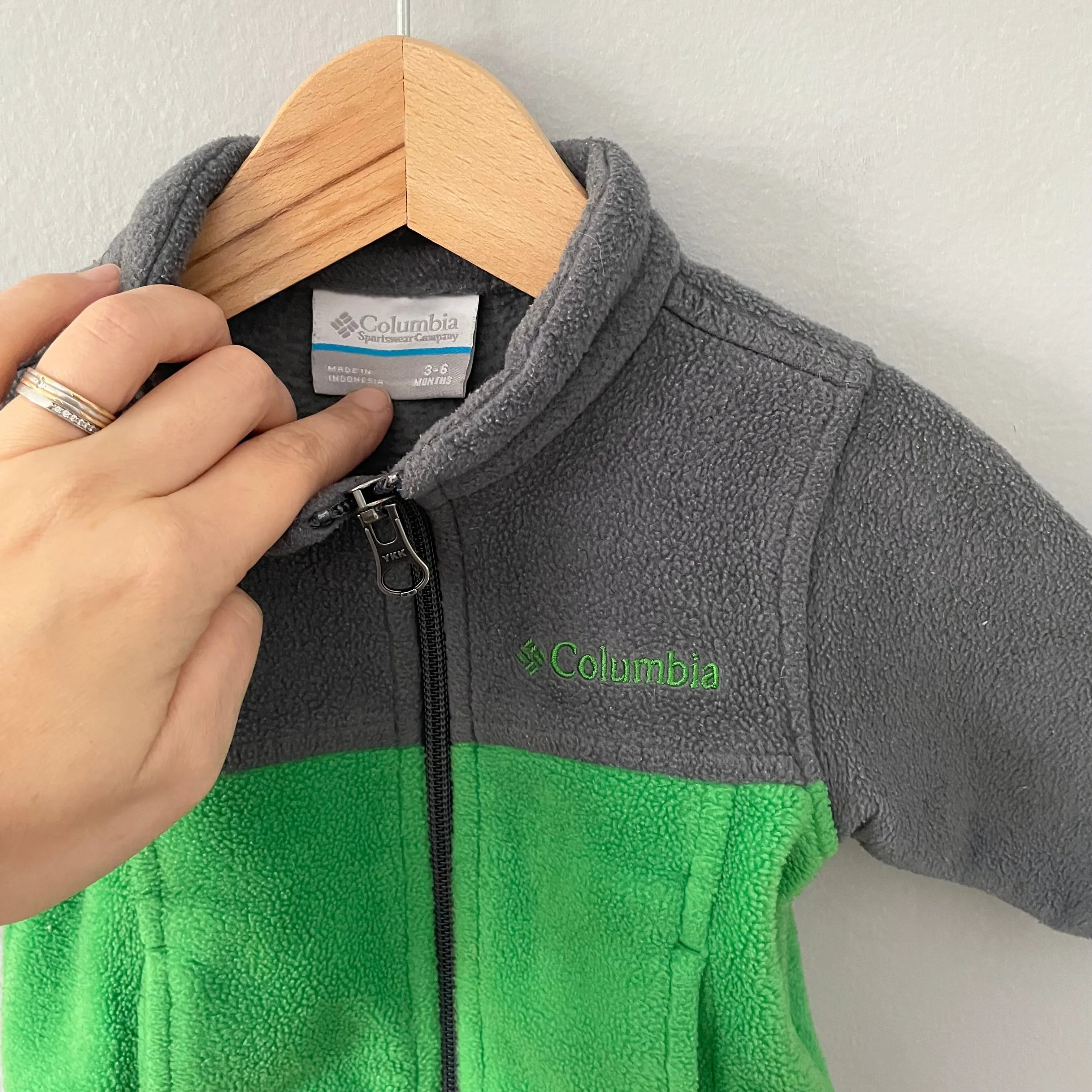 Columbia / Grey x green fleece jacket / 3-6M