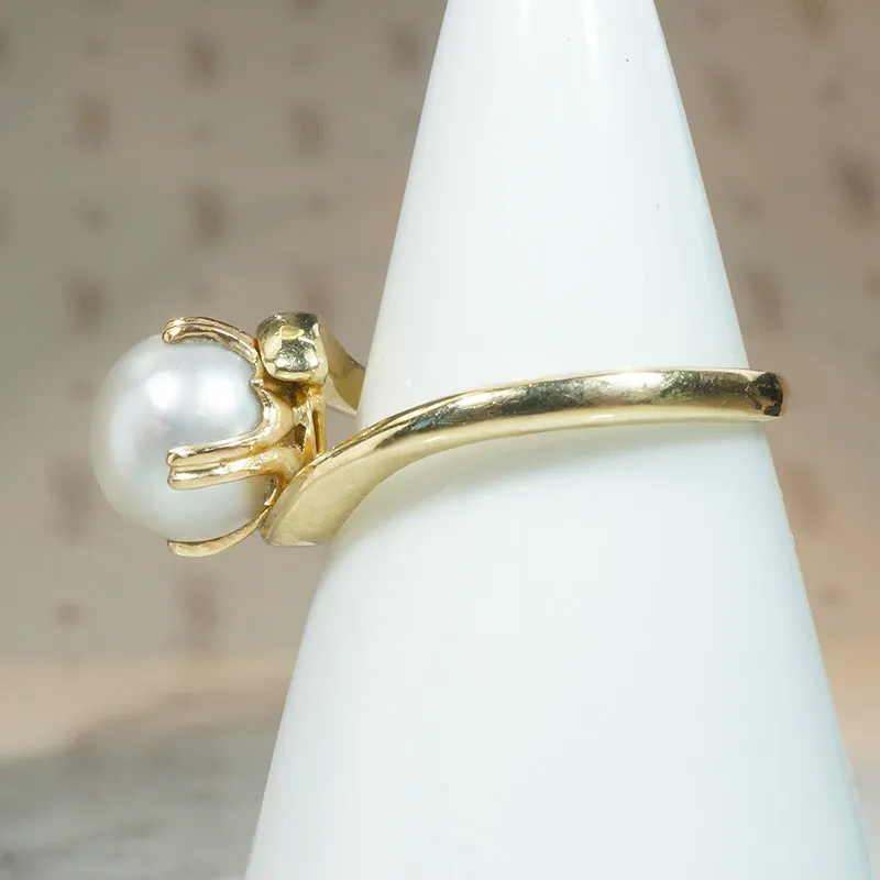 Curvaceous Vintage Pearl Solitaire Ring