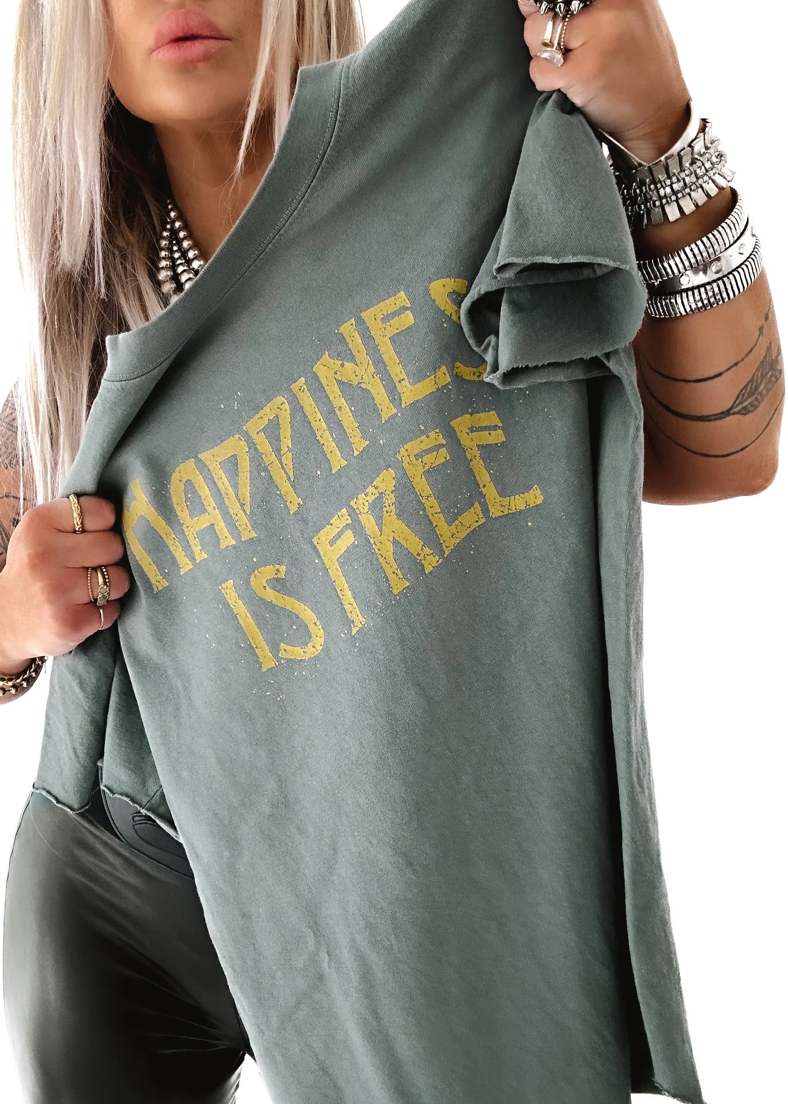 HAPPINESS IS FREE SIDE SLIT TEE